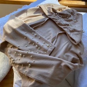 Beige cropped sweatshirt with pearl detail